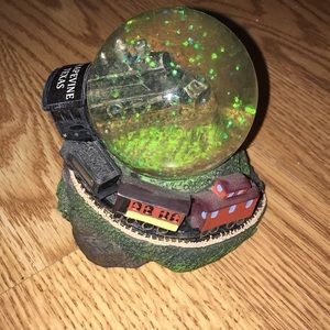 Train snow globe